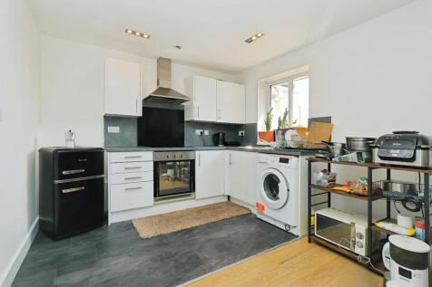 LOUNGE/KITCHEN