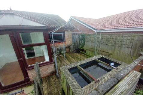 REAR GARDEN2