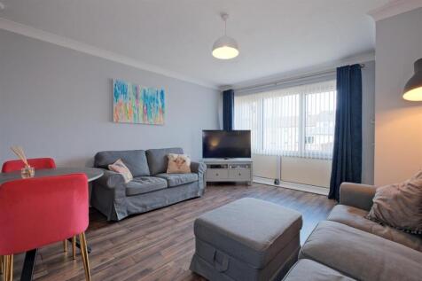 Living Room / Dining