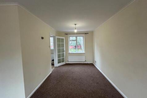 Leicester Close, Kettering, Northants photo 3