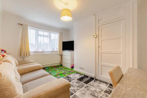 Lounge/Dining Area