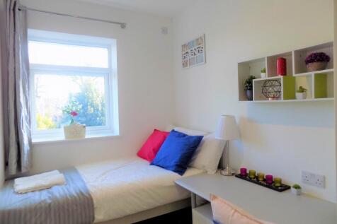 Bright, well-styled single bedroom with a comfy...