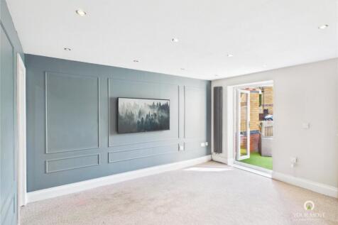 Crathorne Court, Burnopfield, Newcastle upon Tyne, Durham, NE16 photo 3