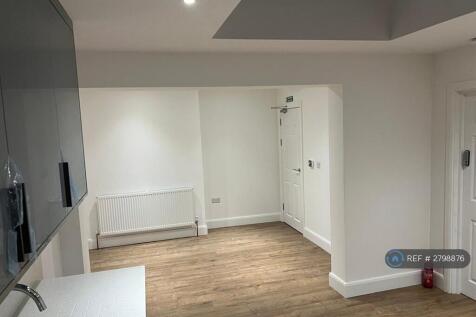 Hanworth Road, Hounslow, TW4 photo 4
