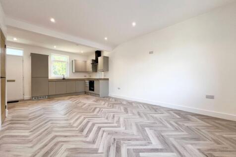Brackenhall Road, Huddersfield, HD2 photo 3