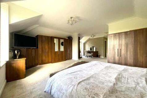 Master Bedroom (Second Floor)