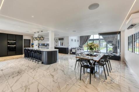 Meadow View, Mile Flat-Kitchen Family Room (4).jpg