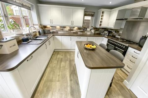 Kitchen (1).jpg