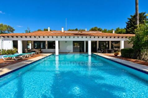 Luxury villa with swimming pool, private forest and more than 4,000 m² plot in Binixica