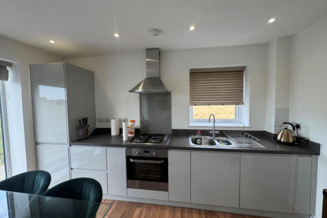 No Deposit Option - Maverick Drive, Essex, RM15 photo 4