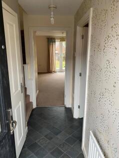 Available Now   Lovely 2-Bedroom House Near Coven