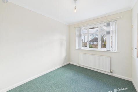 CAM03852G0-PR0480-STILL008