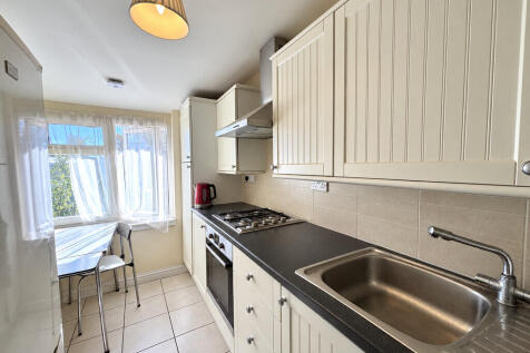 Meadow Way, Stevenage photo 4