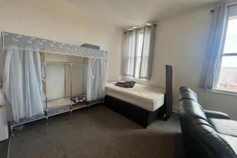 Flat 4, 7 Cromwell Terrace, Scarborough photo 3
