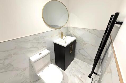 Bathroom (2).jpg