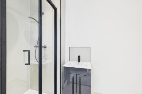 Room 5 ensuite
