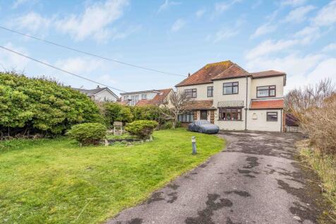 Spacious house on large plot