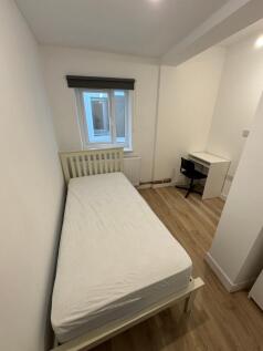 Cozy and inviting double bedroom featuring a sp...