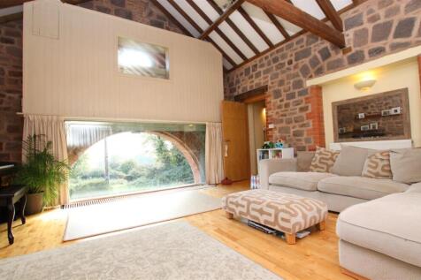 Living Room..jpg
