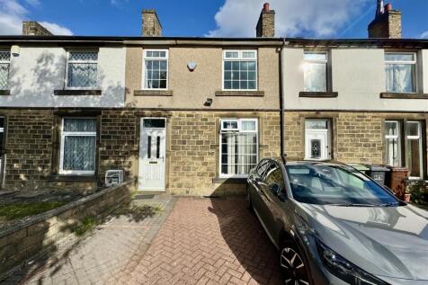 EXTERNAL FRONT AND DRIVEWAY