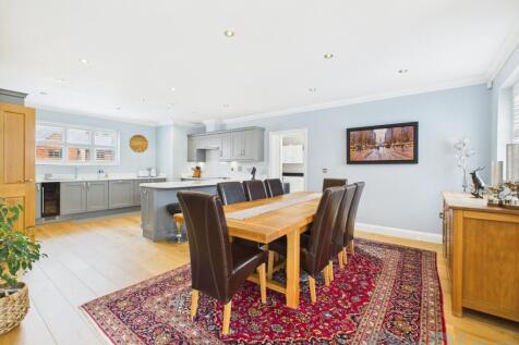 CAM04024G0-PR0028-STILL016