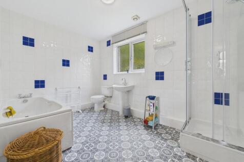 CAM04273G0-PR0195...