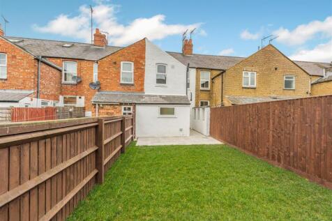 27 Gibbs Road, Banbury-15.jpg