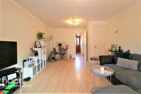 Hawthorn Close, Abbots langley photo 3