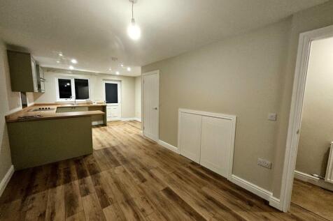 Primrose Close, North Hykeham, Lincoln photo 2