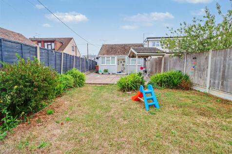 142 CHURCH END LANE GARDEN-5.jpg