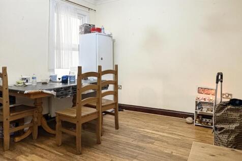 Property to rent in Eastham - Barrain London