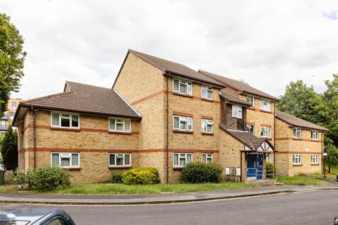 Kennedy Close, E4