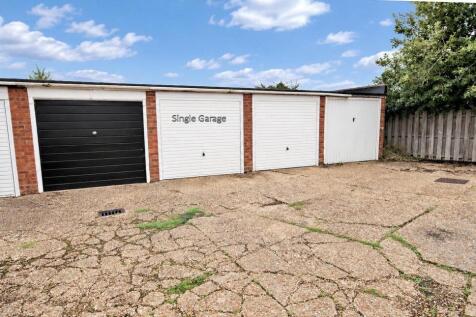 Single Garage in Nearby Block