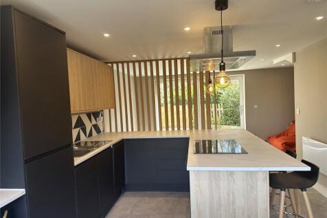 49 Newsome Road, Huddersfield, HD4 photo 3