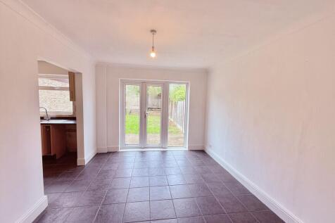 THOMAS AVENUE, RADCLIFFE ON TRENT photo 5