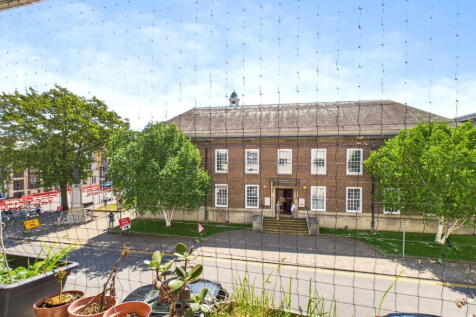 Worthing, BN11 - property photo