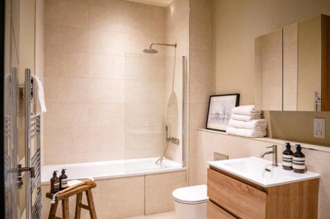 Southsea Show Flat HR-9.jpg