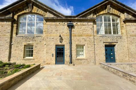 ATTRACTIVE COMMUNAL GARDEN &amp; SECURE PARKING