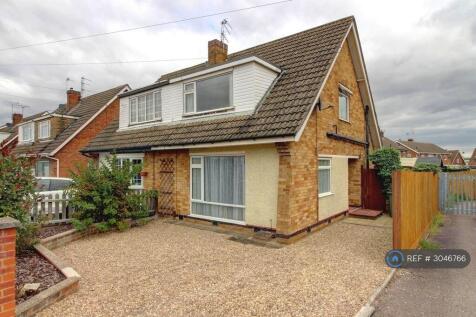 3-bed semi-detached on Kenilworth Road, Leicester, LE18, £1,050/mo