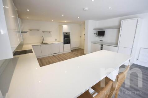 FIRST FLOOR APARTMENT, PARK LANE, Poynton, SK12 1RD photo 4