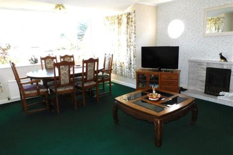 15 WO Lounge NEW.JPG