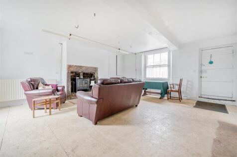 RECEPTION / DINING ROOM