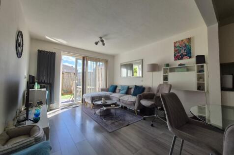 2 bed flat to rent Hadrians Ride, Enfield EN1