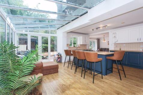 OPEN PLAN LIVING KITCHEN/GARDEN ROOM