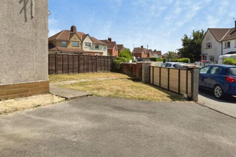 Front Garden &amp; Driveway
