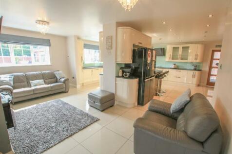 OPEN PLAN LIVING DINING KITCHEN