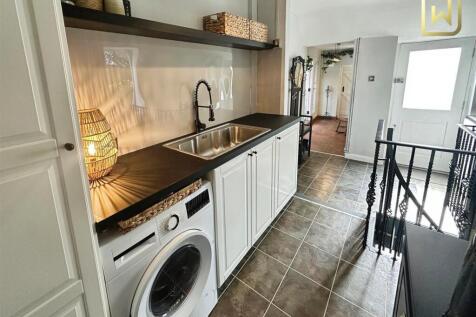 Entrance Hall / Utility Room