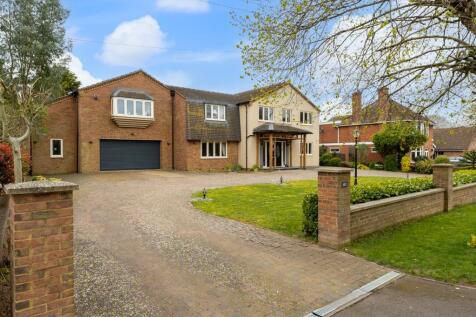 165 Finedon Road, Irthlingborough - front-1.jpg