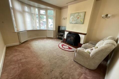 LIVING ROOM 14'5 x 11'9