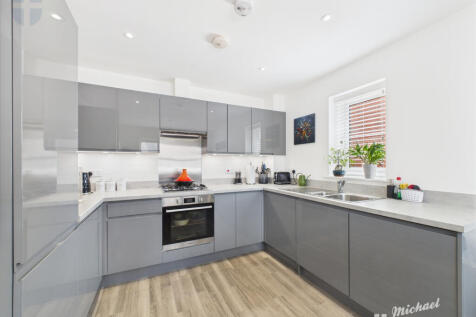 CAM03218G0-PR0689-STILL001